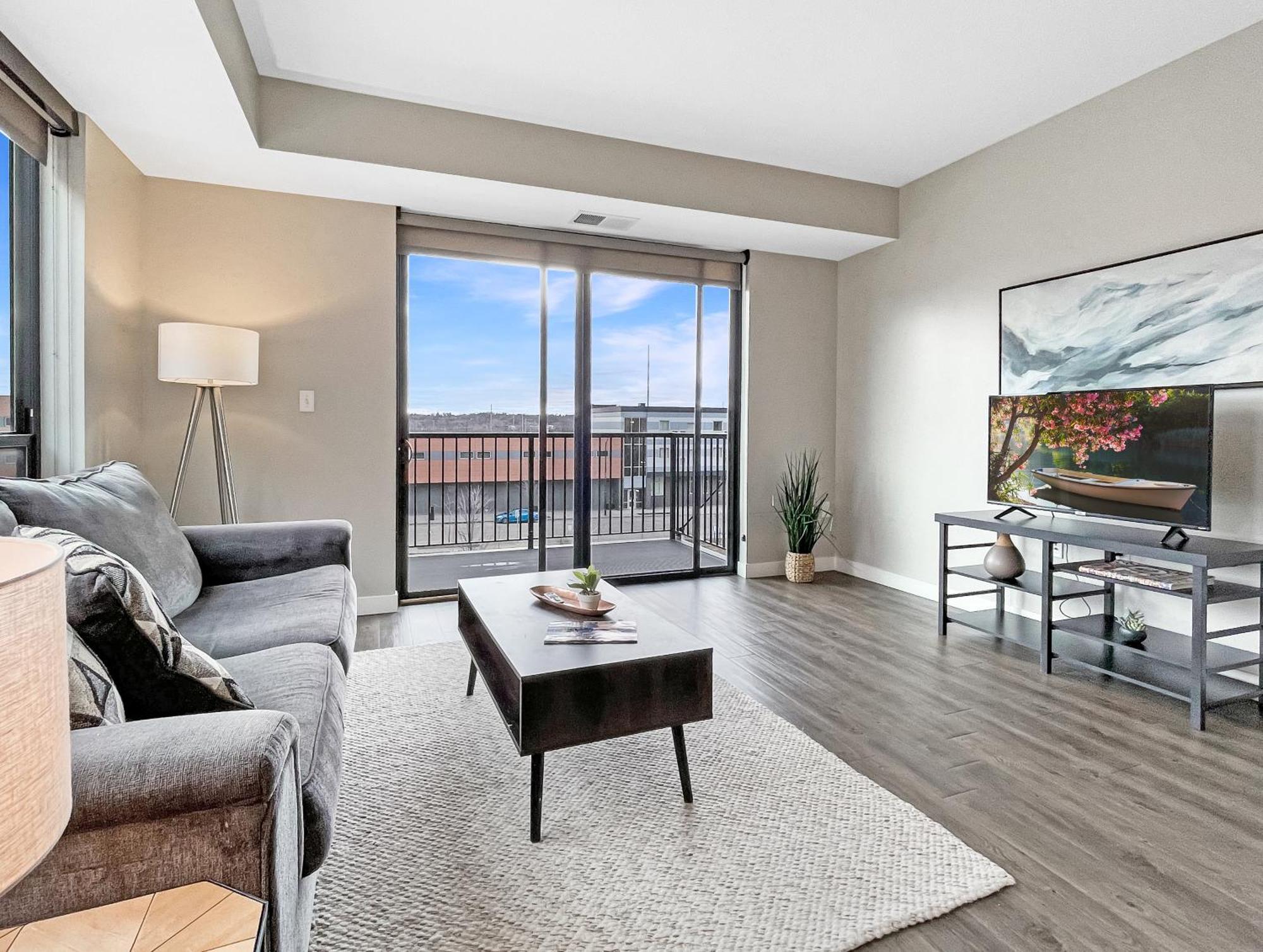 Large Downtown 2Br -Hot Tub-Downtown! Apartment Дес Мойнс Екстериор снимка