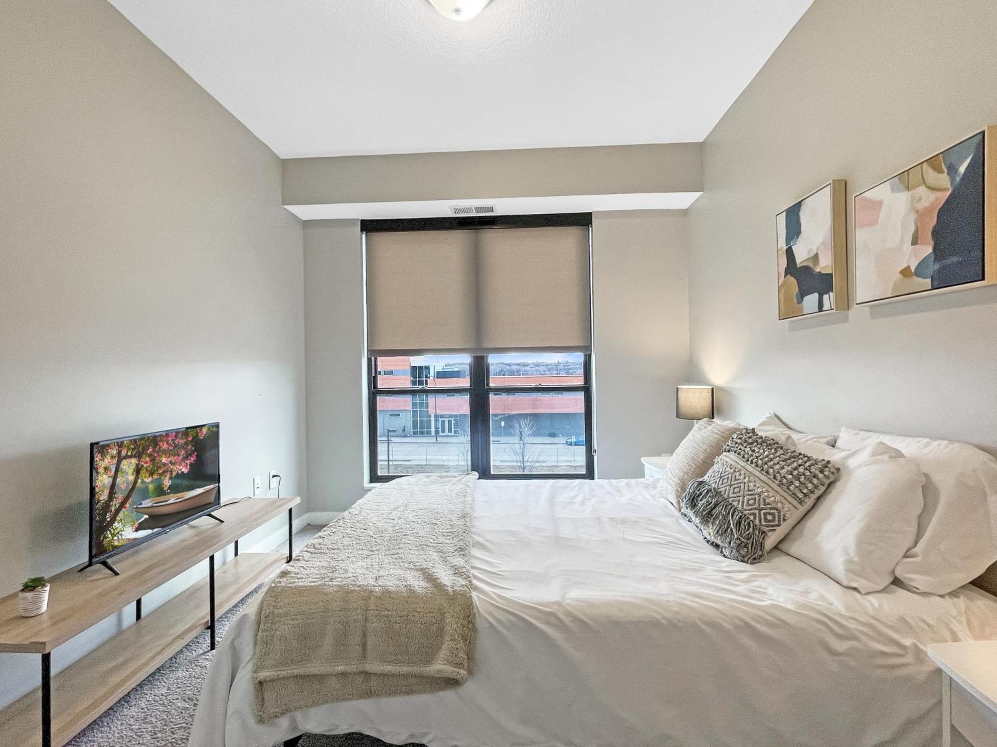 Large Downtown 2Br -Hot Tub-Downtown! Apartment Дес Мойнс Екстериор снимка