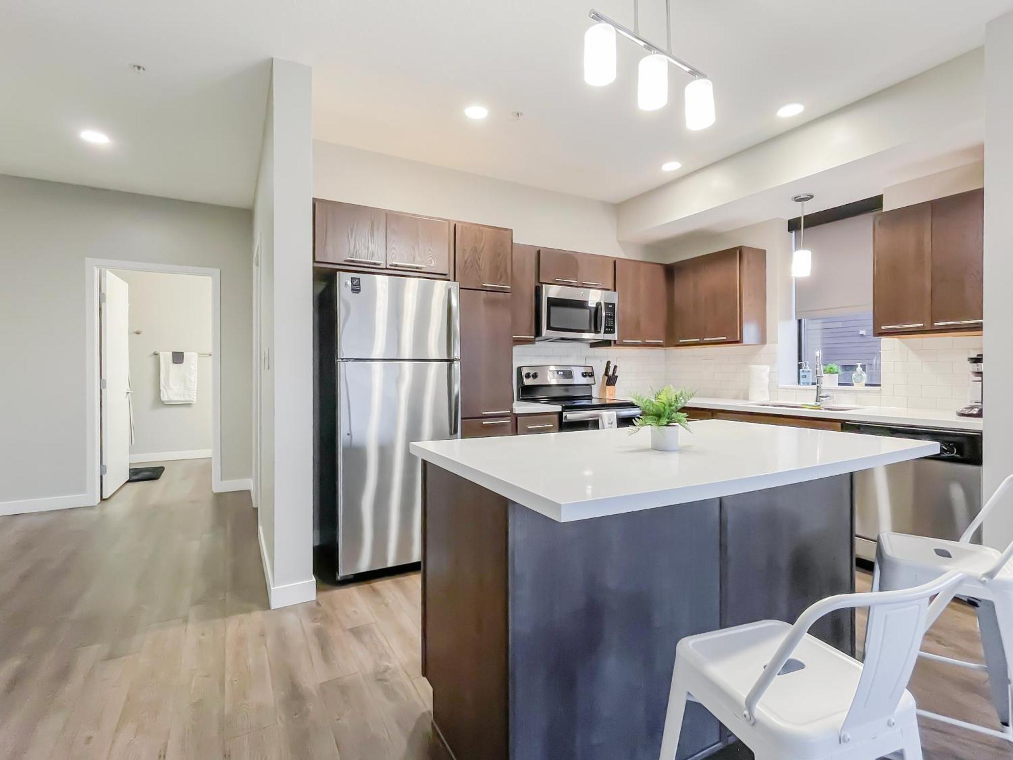 Large Downtown 2Br -Hot Tub-Downtown! Apartment Дес Мойнс Екстериор снимка