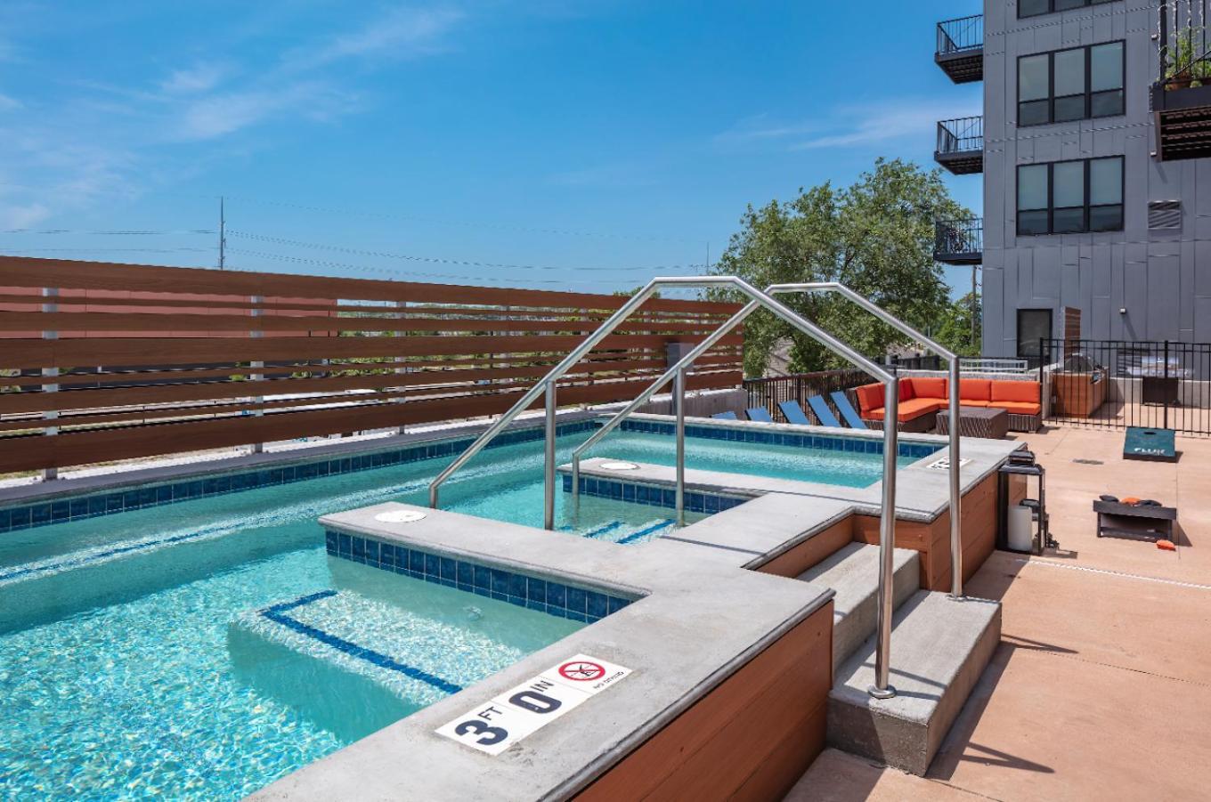 Large Downtown 2Br -Hot Tub-Downtown! Apartment Дес Мойнс Екстериор снимка